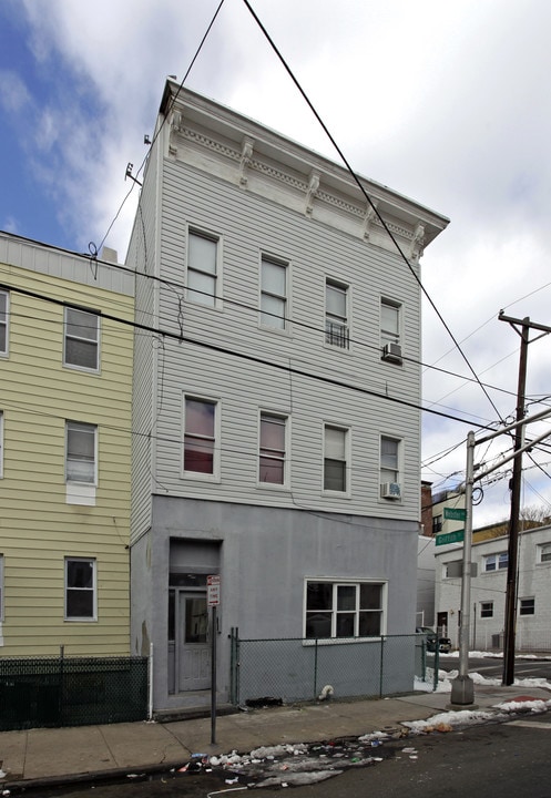 173 Webster Ave in Jersey City, NJ - Building Photo