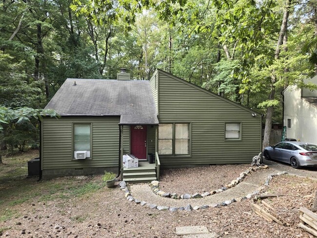 property at 1231 Selwyn Ln