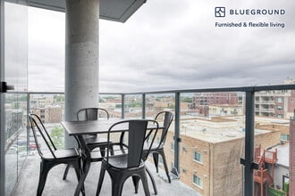 450 W Belmont Ave in Chicago, IL - Building Photo - Building Photo