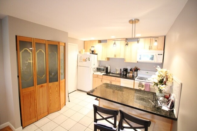 245 Kelton St, Unit 32 in Boston, MA - Building Photo - Building Photo