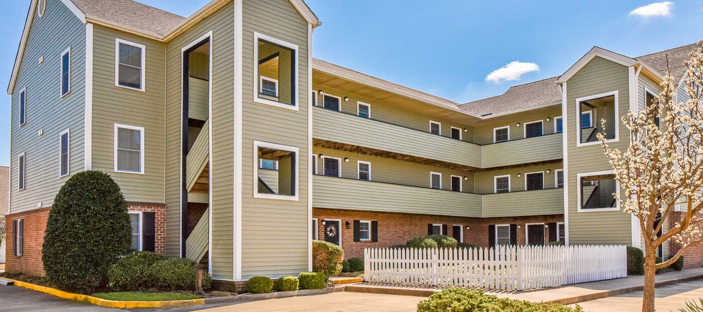 Pleasant Village Apartments in Norfolk, VA - Building Photo