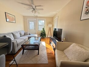 9 Mapleton St, Unit 3 in Boston, MA - Foto de edificio - Building Photo