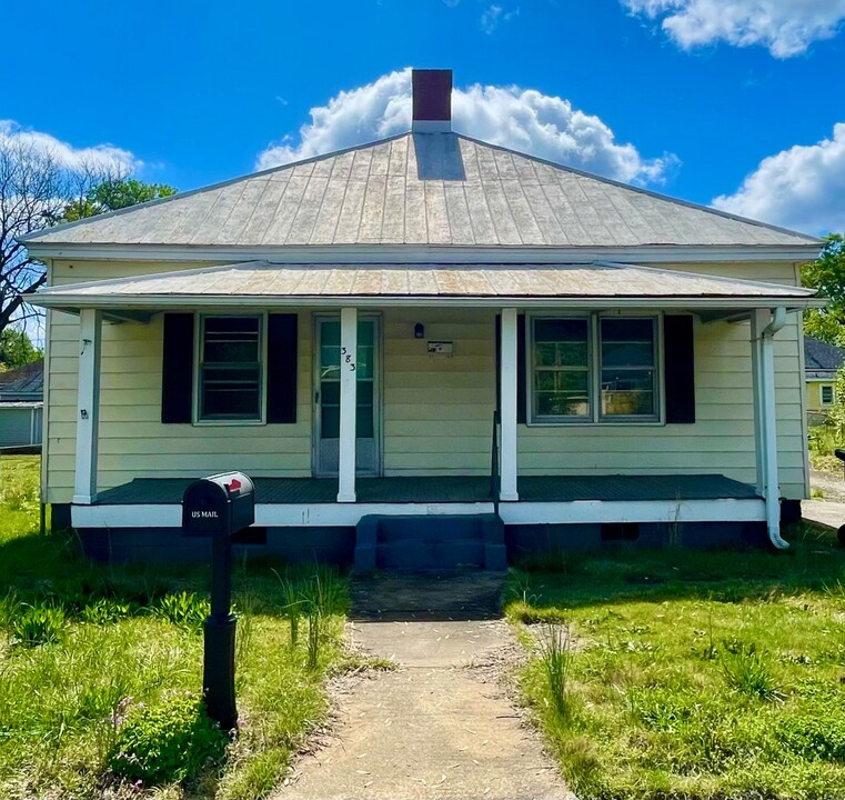 383 Wesley St in Spartanburg, SC - Foto de edificio