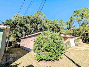 1009 Rentz Ave in Pensacola, FL - Building Photo - Building Photo