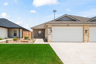 7006 40th St in Lubbock, TX - Building Photo