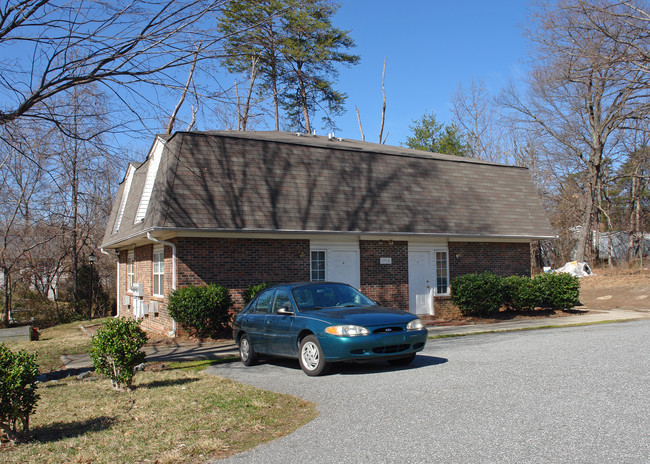 1920 Peale Ter in Greensboro, NC - Building Photo - Building Photo