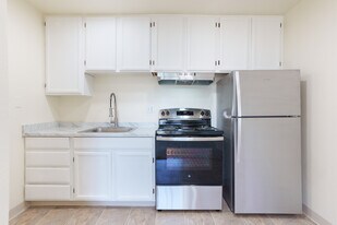 Fletcher Towers in Hayward, CA - Building Photo