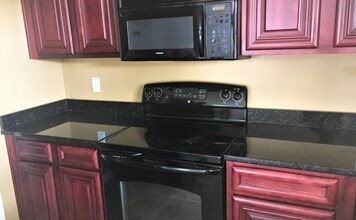 985 Farnsworth Dr in Hopkins, SC - Building Photo - Building Photo