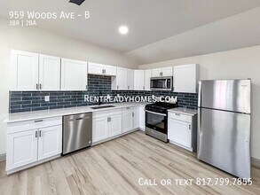 959 Woods Ave in Fort Worth, TX - Building Photo - Building Photo