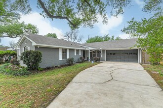 1935 Woodvine Dr in Houston, TX - Building Photo - Building Photo