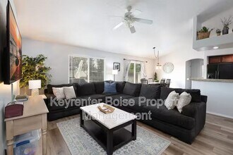 879 N Traquair Pl in Meridian, ID - Building Photo - Building Photo