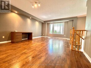 3015-3015 Destination Dr in Mississauga, ON - Building Photo - Building Photo