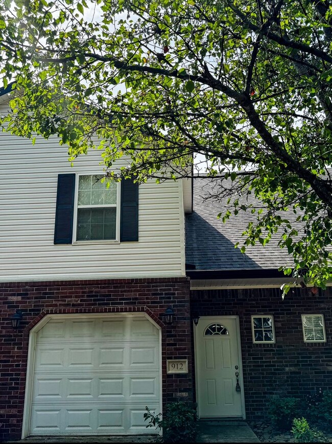 property at 912 S Wood Ave