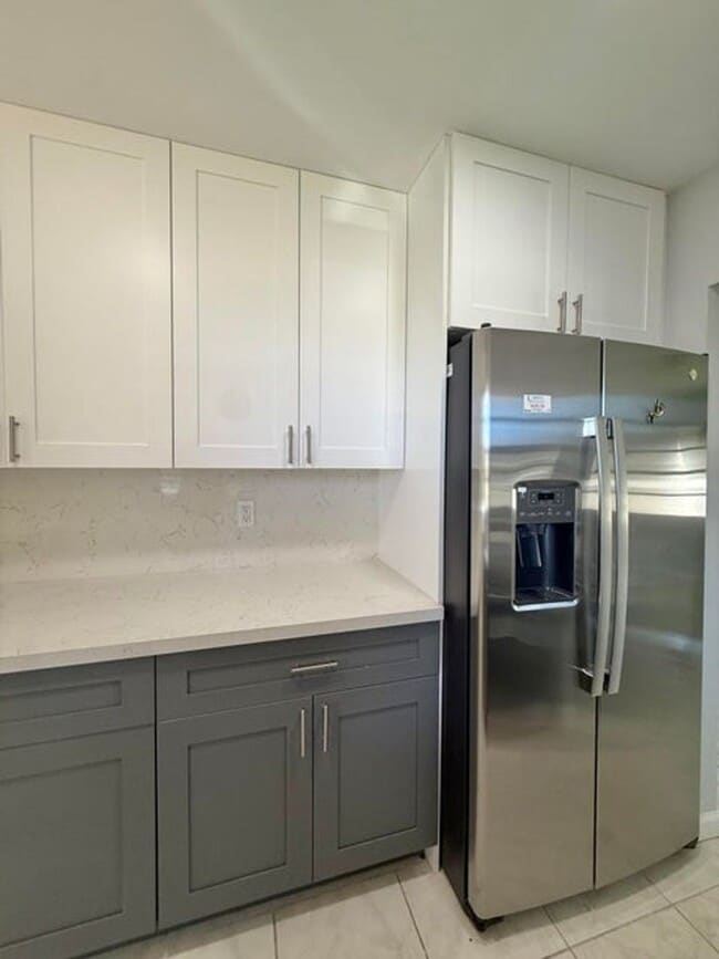 7257 Pine Park Dr N in Greenacres, FL - Foto de edificio - Building Photo