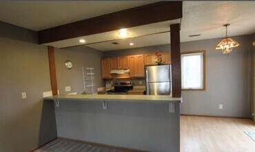 3483 Clearwater Dr in Bettendorf, IA - Building Photo - Building Photo
