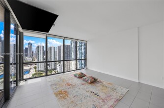 1600 NE 1st Ave, Unit # 2206 in Miami, FL - Foto de edificio - Building Photo