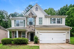 2420 McIntosh Dr in Locust Grove, GA - Building Photo
