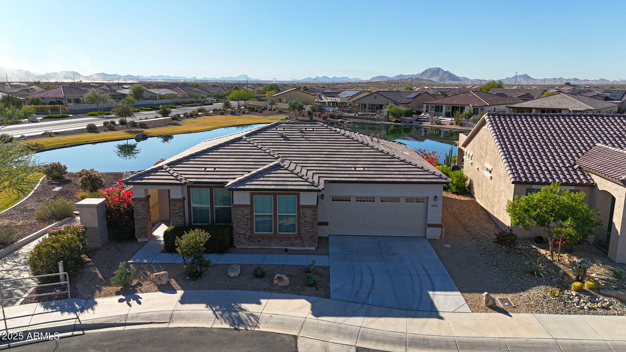 16914 S 180th Ave in Goodyear, AZ - Building Photo