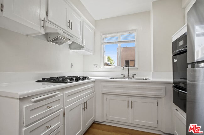 property at 1134 N Clark St