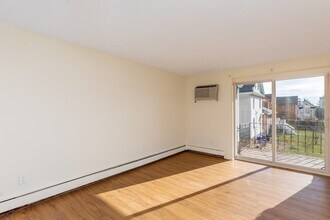 426 Pleasant St in Malden, MA - Building Photo - Building Photo