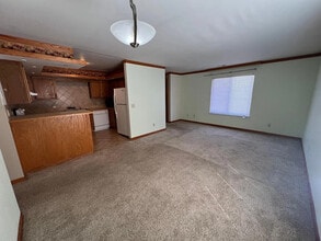 4652 E 10 Mile Rd in Warren, MI - Building Photo - Building Photo