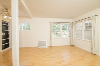 925 1/2 Tularosa Dr in Los Angeles, CA - Foto de edificio - Building Photo