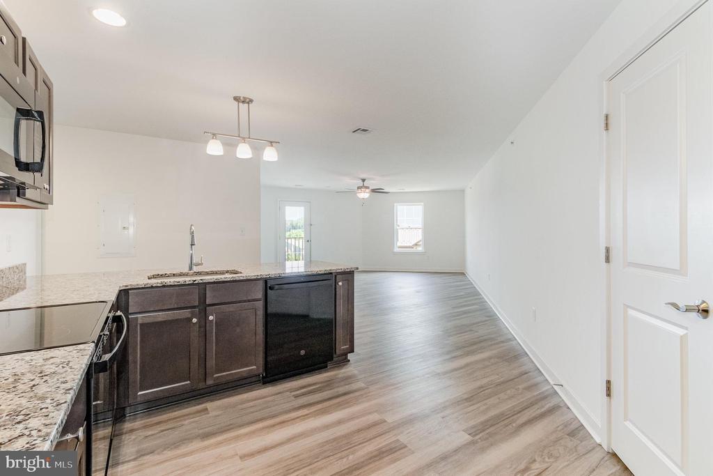 1708 Fairmont Dr-Unit -306 in Harrisburg, PA - Foto de edificio