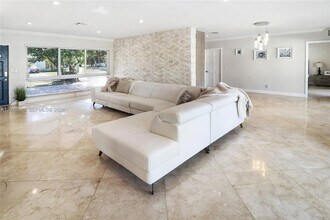 2031 NE 14th Ct in Fort Lauderdale, FL - Foto de edificio - Building Photo