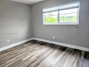 1201 SW 42nd Ave, Unit 201 in Miami, FL - Foto de edificio - Building Photo