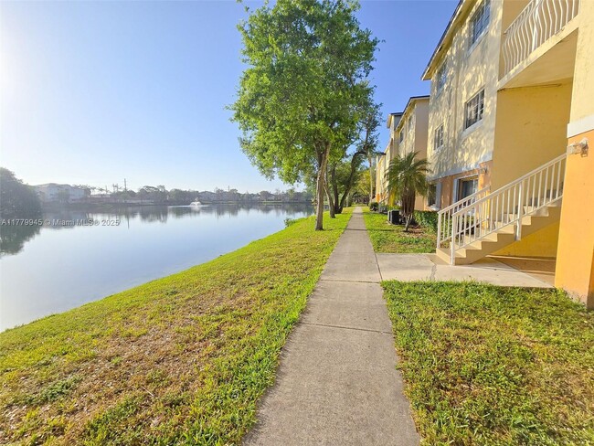 3690 N 56th Ave in Hollywood, FL - Building Photo - Building Photo