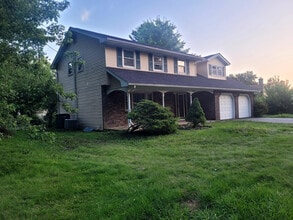 4008 Oakland Road, Unit 4008 Oakland Rd in Bethlehem, PA - Building Photo - Building Photo