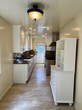 1085 Amoroso Pl in Venice, CA - Building Photo - Building Photo