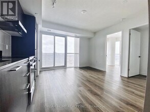 195 Commerce St in Vaughan, ON - Building Photo - Building Photo