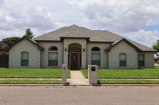 property at 904 Shawnee Bend Rd
