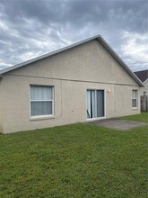 2406 Violet Ct in Kissimmee, FL - Foto de edificio - Building Photo