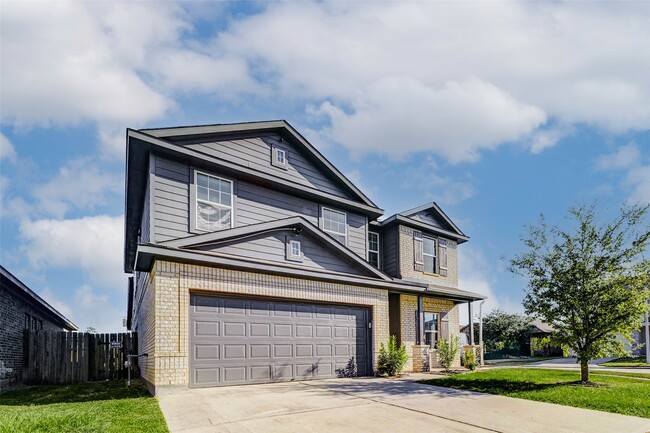 property at 7431 Foxwaithe Ln