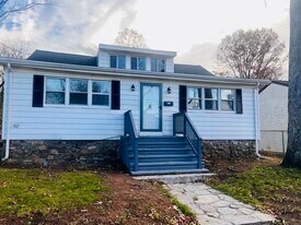 121 Pond Lily Ave in New Haven, CT - Building Photo