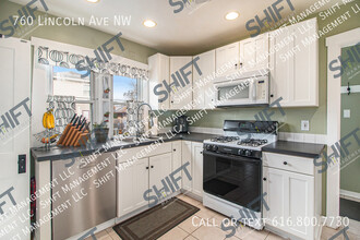 760 Lincoln Ave NW in Grand Rapids, MI - Building Photo - Building Photo