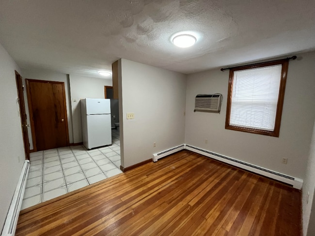 28 Clay St, Unit 6 in Central Falls, RI - Building Photo - Building Photo