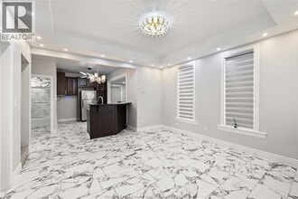 811 Langlois Ave in Windsor, ON - Foto de edificio - Building Photo