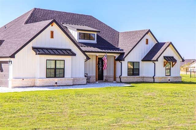 9361 Old Stoney Rd in Ponder, TX - Building Photo