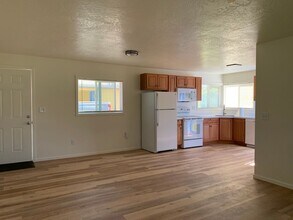 328 Olive St in Crescent City, CA - Building Photo - Building Photo