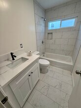 1647 W 80th St, Unit #3 2Bed in Los Angeles, CA - Building Photo - Building Photo