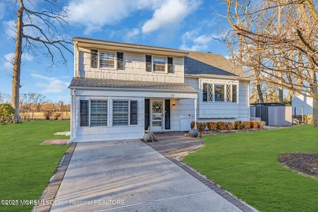property at 17 Roslyn Dr