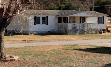 101 Stone Dr in Swannanoa, NC - Building Photo - Building Photo