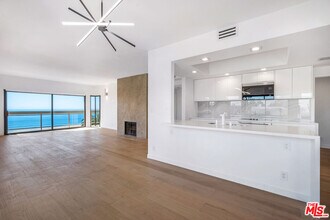 801 Ocean Ave in Santa Monica, CA - Building Photo - Building Photo