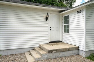 3609 NW 13th St in Oklahoma City, OK - Building Photo - Building Photo