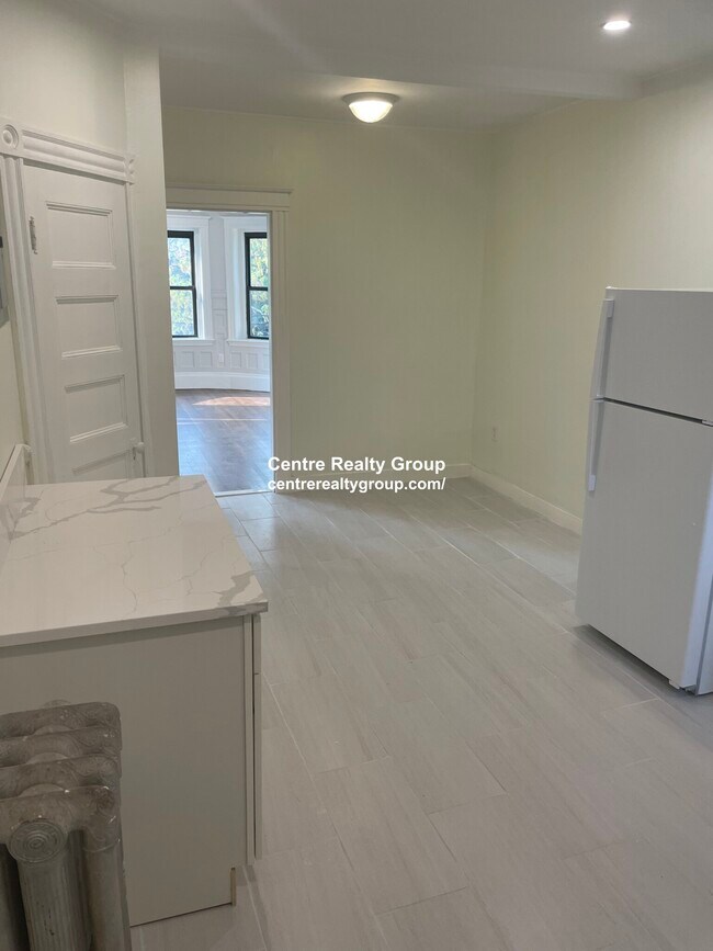 1855 Beacon St, Unit 2 in Brookline, MA - Building Photo - Building Photo