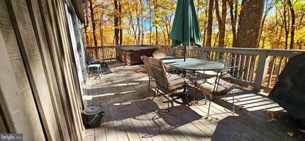 41 Mountainside Loop in Berkeley Springs, WV - Foto de edificio - Building Photo