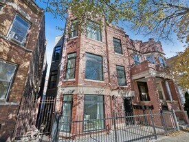 2818 W Fletcher St in Chicago, IL - Building Photo